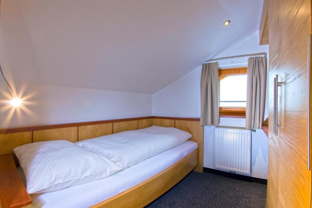Hotel Lukas Fiss Quarto foto